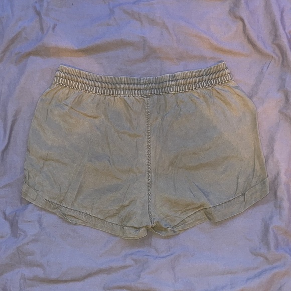 H&M Khaki Shorts Size 4 - Picture 2 of 2